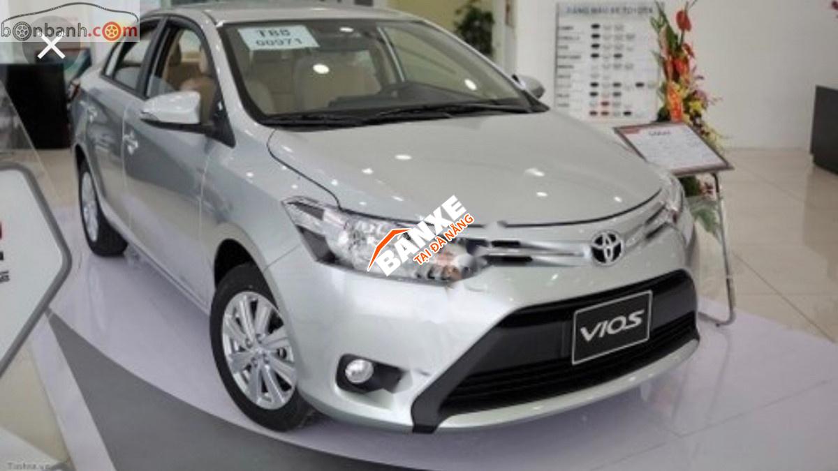 Cần bán lại xe Toyota Vios năm 2015, màu bạc